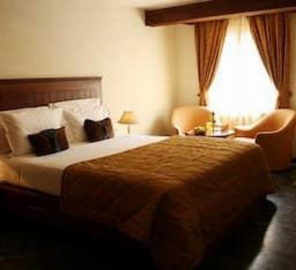 Room image 2